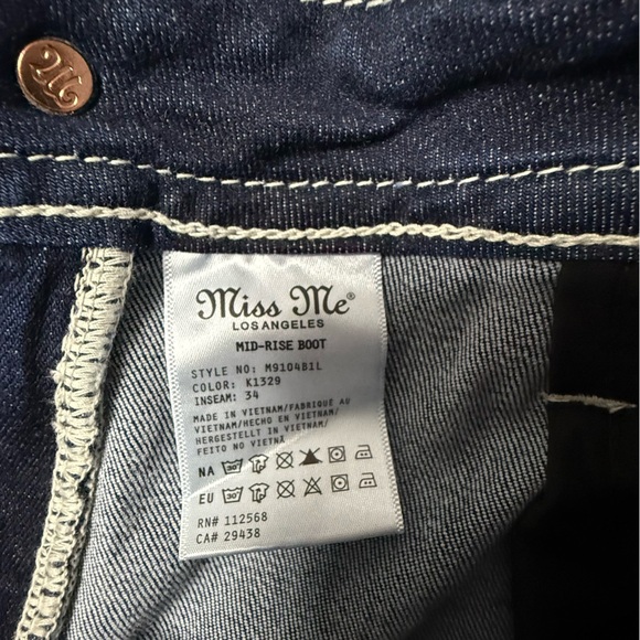NEW!! NWT Miss Me Mid-Rise Bootcut Jeans 31x34 - Angel Wing Pockets - Picture 12 of 16